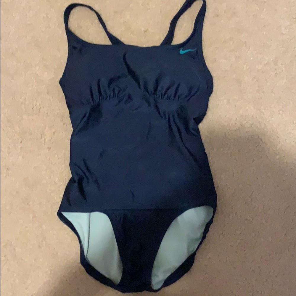 Nike Size Medium/8 one piece bathing suit